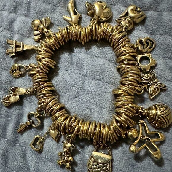 Stretch Charm Bracelet - Elegant & Unique Design Gold Charm Bracelet - Picture 16 of 17